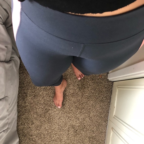 Gray crop compression leggings - Picture 3 of 3
